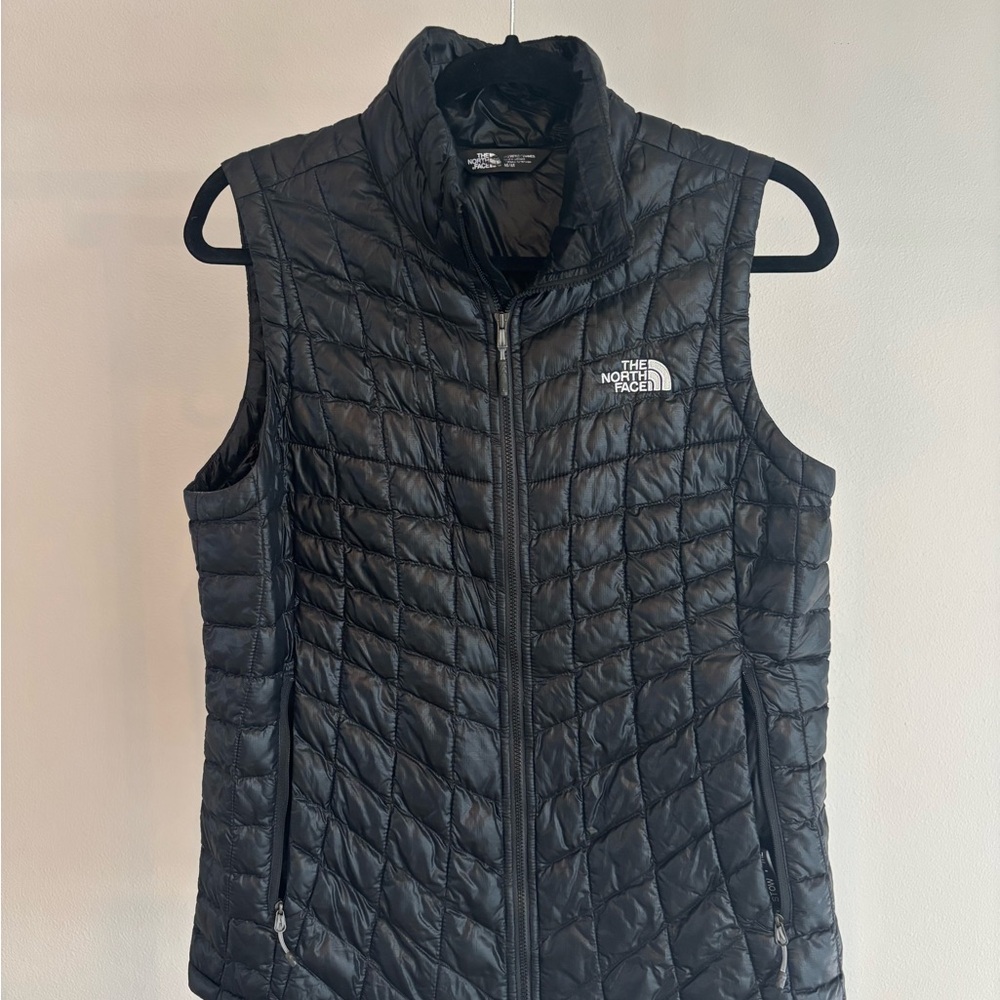 The North Face Women's Black Thermoball Trekker Vest